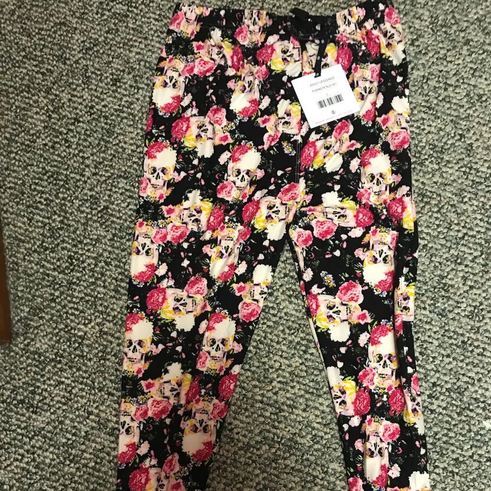 NWT Agnes and Dora floral skull leggings